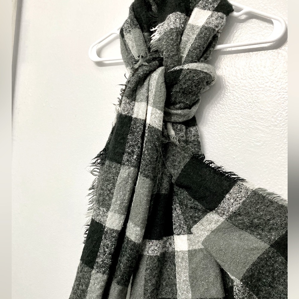 Plaid Small Fringe Scarf